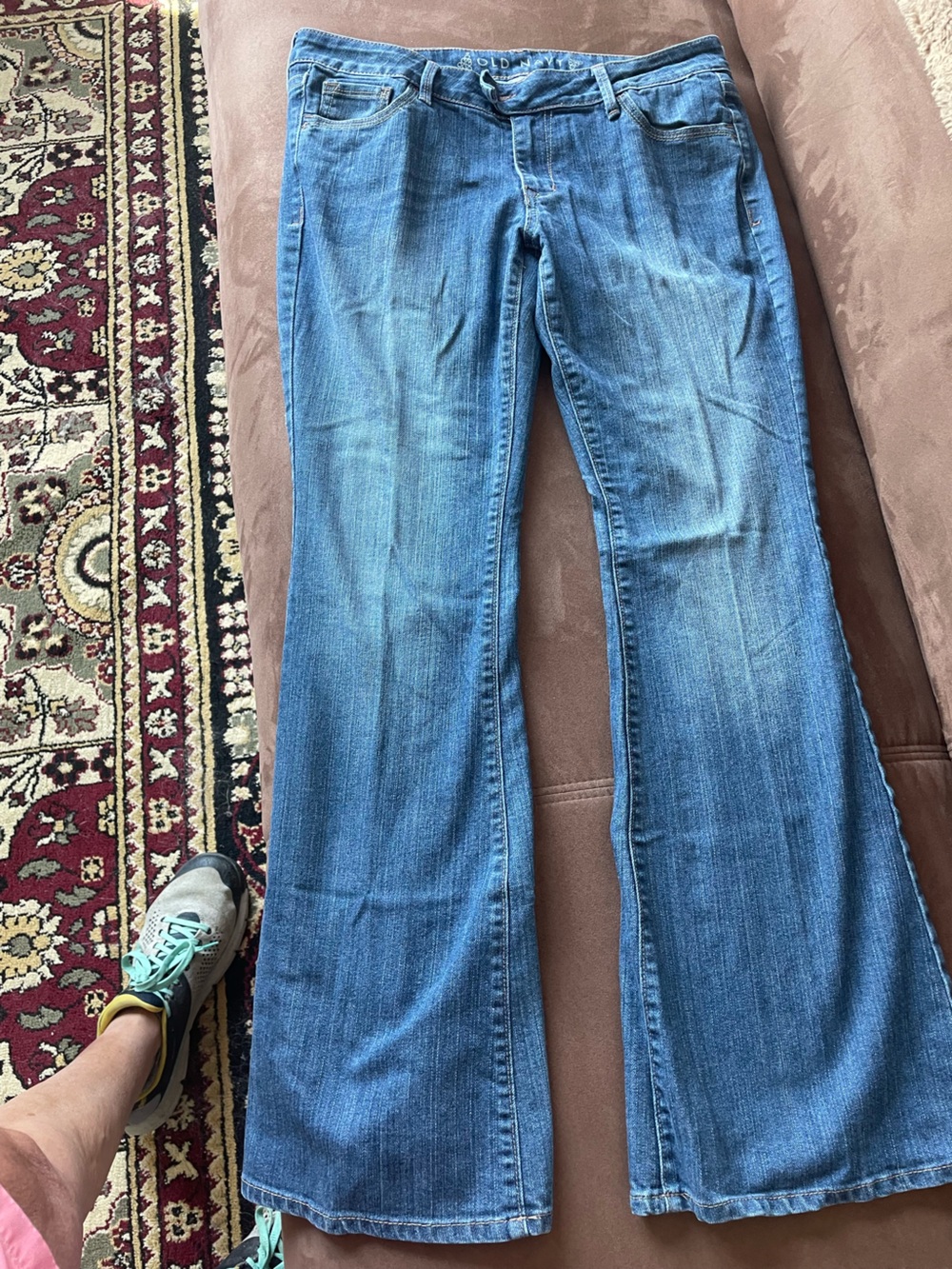 Old Navy Women's Straight-Leg Jeans – Mid Blue Wash